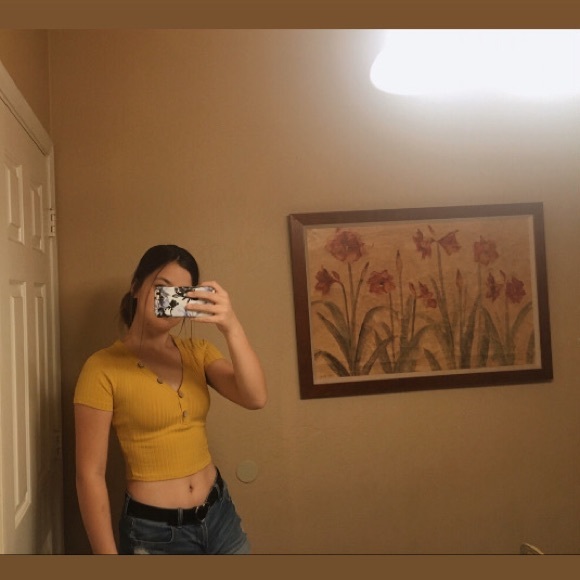 Yellow V-Neck Crop Top - Picture 3 of 4